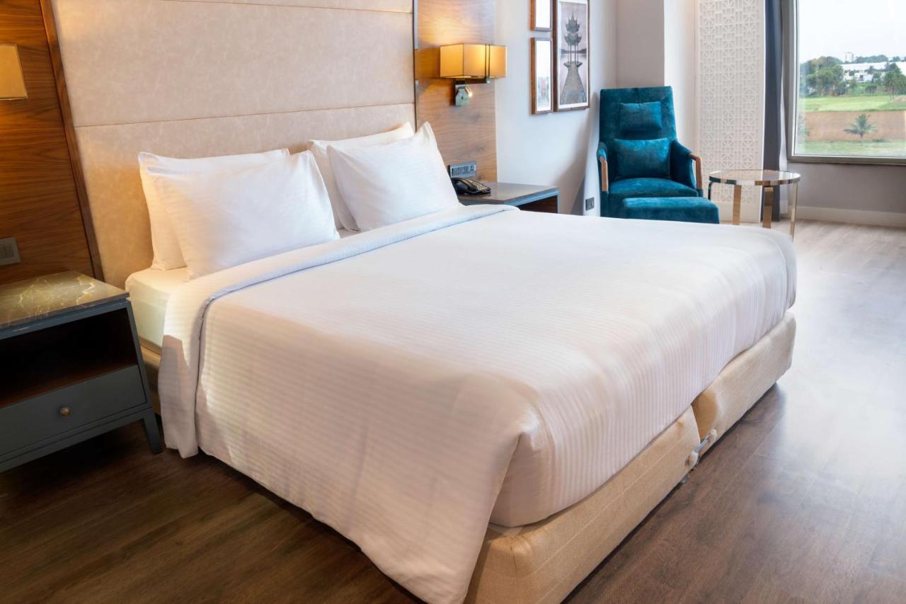 The Elite Narasapura, A Member Of Radisson Individuals Hotel Екстериор снимка