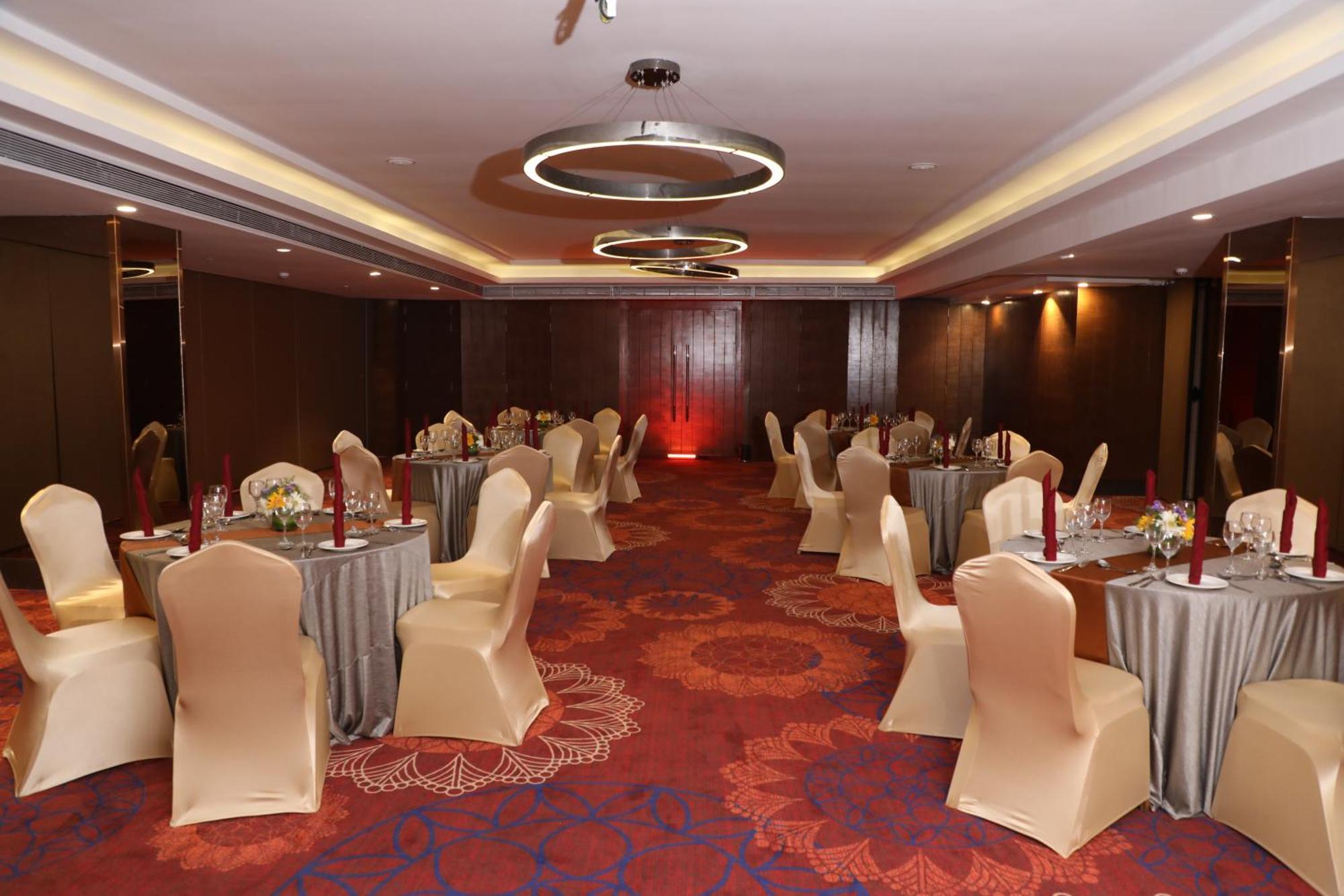 The Elite Narasapura, A Member Of Radisson Individuals Hotel Екстериор снимка