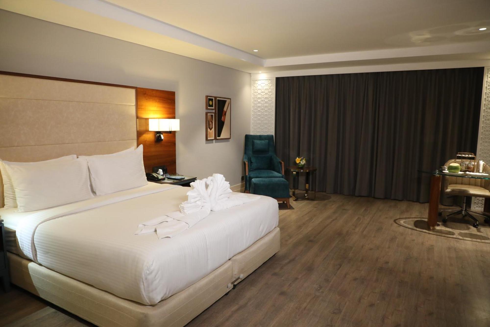 The Elite Narasapura, A Member Of Radisson Individuals Hotel Екстериор снимка